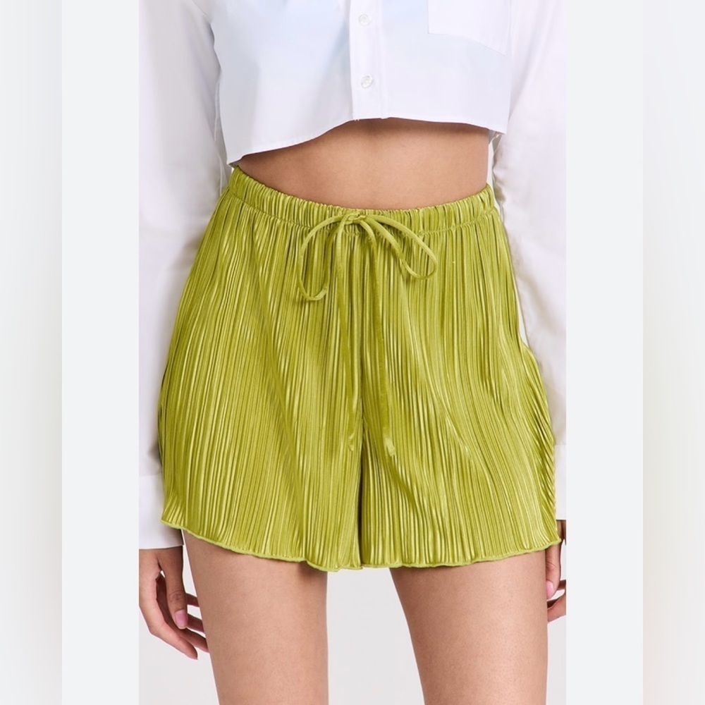 Good American Always Fits Plisse Shorts